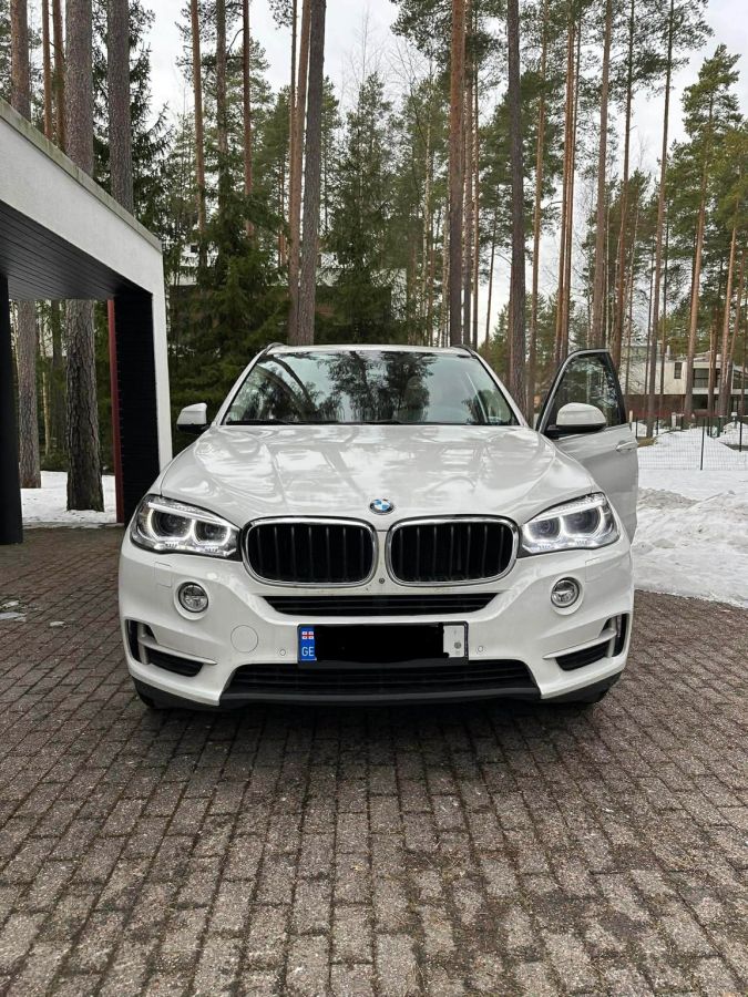 BMW X5 2016 — photo 2