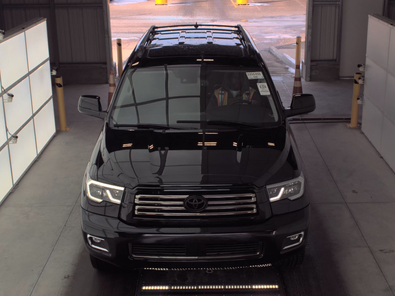 Toyota Sequoia 2021 — photo 2