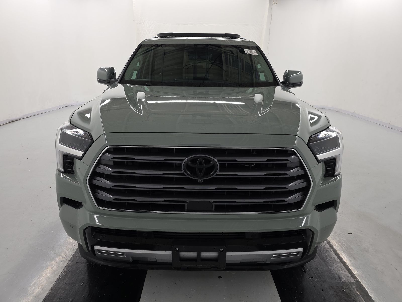 Toyota Sequoia 2024 — photo 2