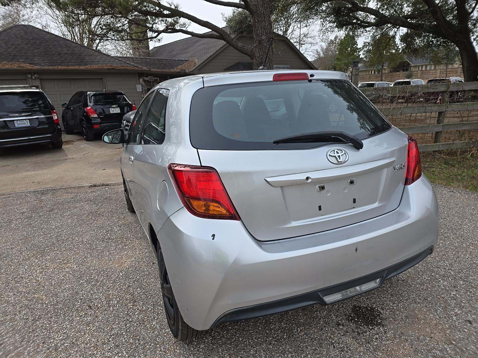 Toyota Yaris 2015 — photo 2