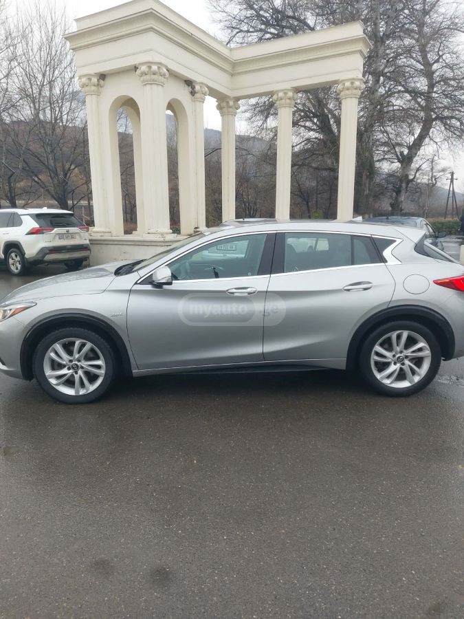 Infiniti QX30 2017 — photo 2