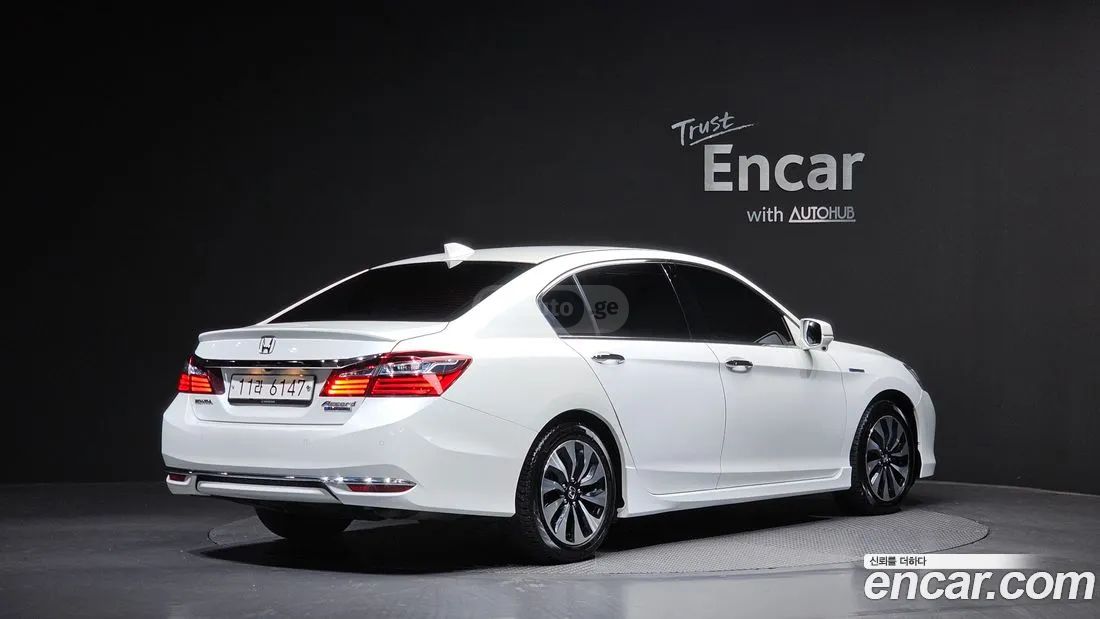 Honda Accord 2017 — photo 2