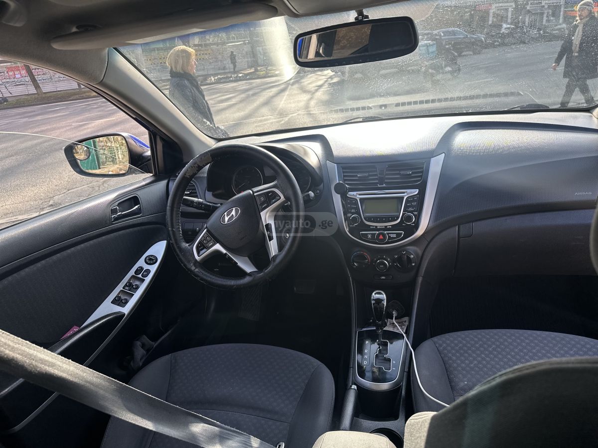 Hyundai Accent 2012 — photo 2