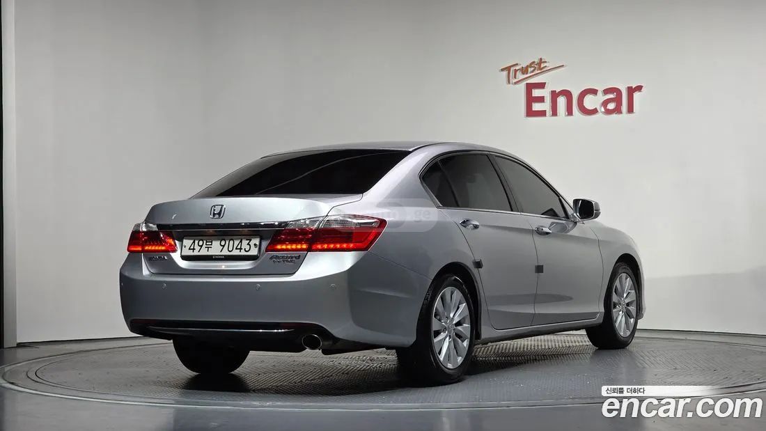 Honda Accord 2015 — photo 2
