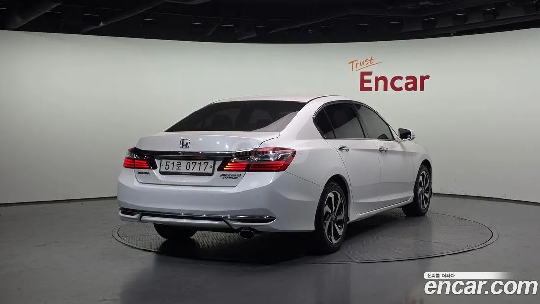 Honda Accord 2016 — photo 2