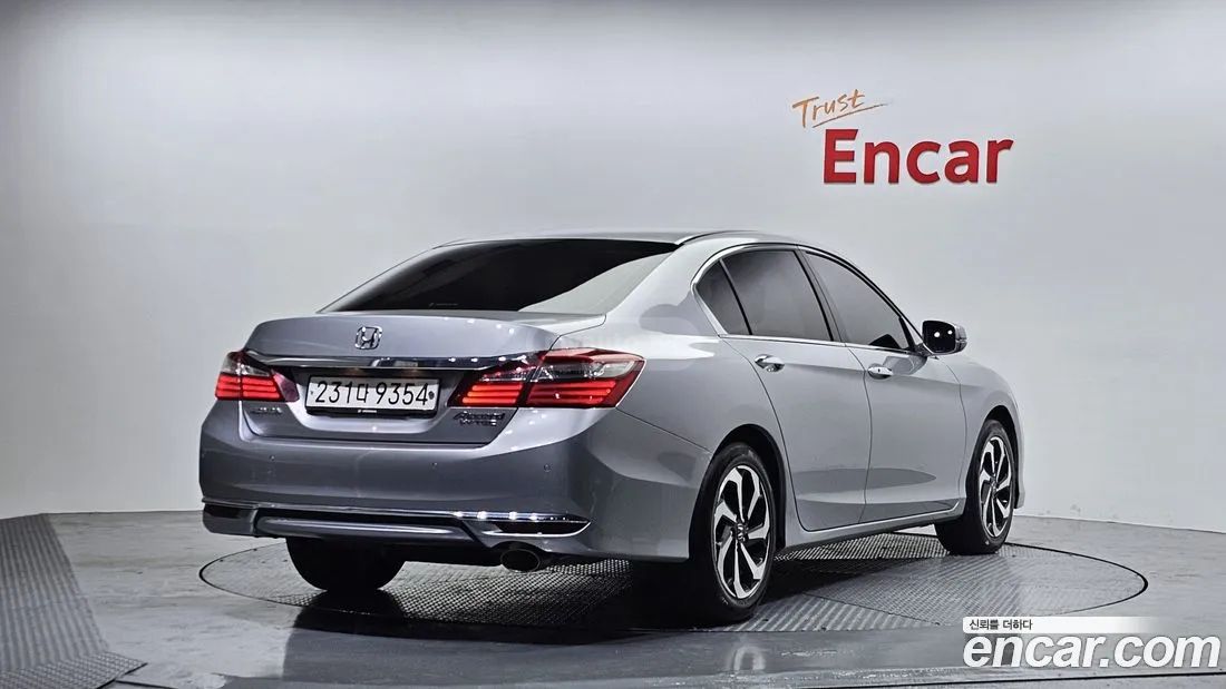 Honda Accord 2017 — photo 2
