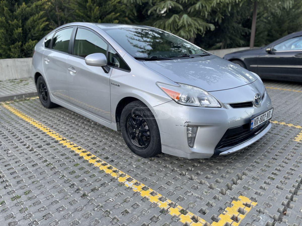 Toyota Prius 2013 — photo 2