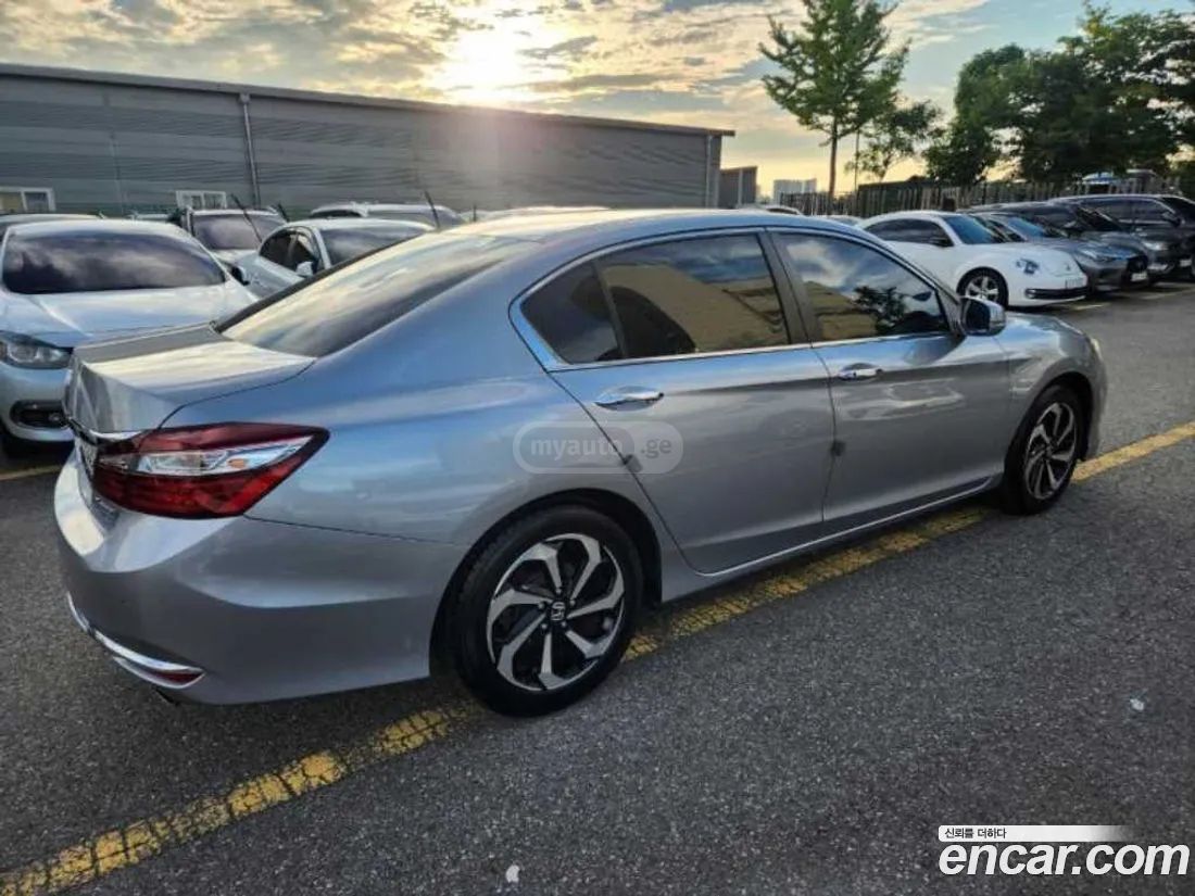 Honda Accord 2017 — photo 2