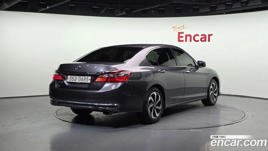 Honda Accord 2016 — photo 2