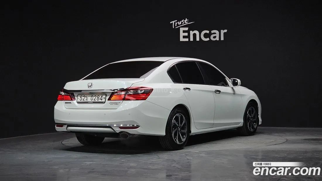 Honda Accord 2016 — photo 2
