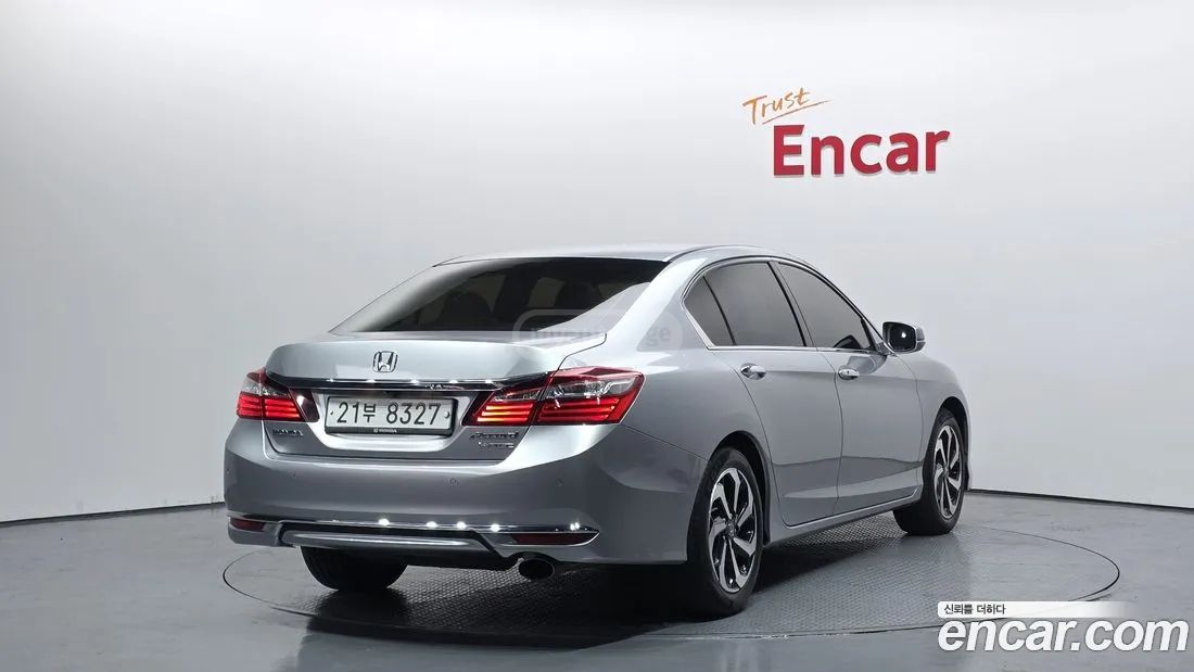 Honda Accord 2017 — photo 2
