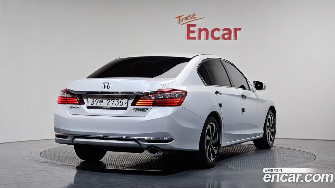 Honda Accord 2017 — photo 2