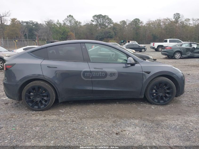 Tesla Model Y 2021 — photo 2