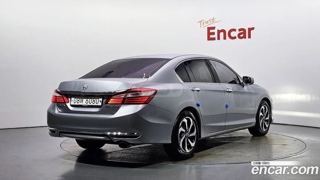 Honda Accord 2017 — photo 2