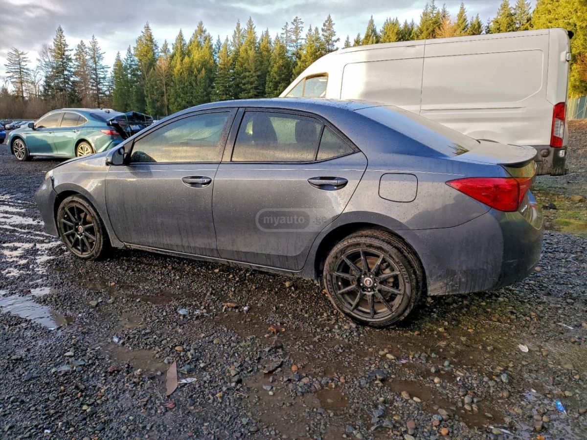 Toyota Corolla 2018 — photo 2