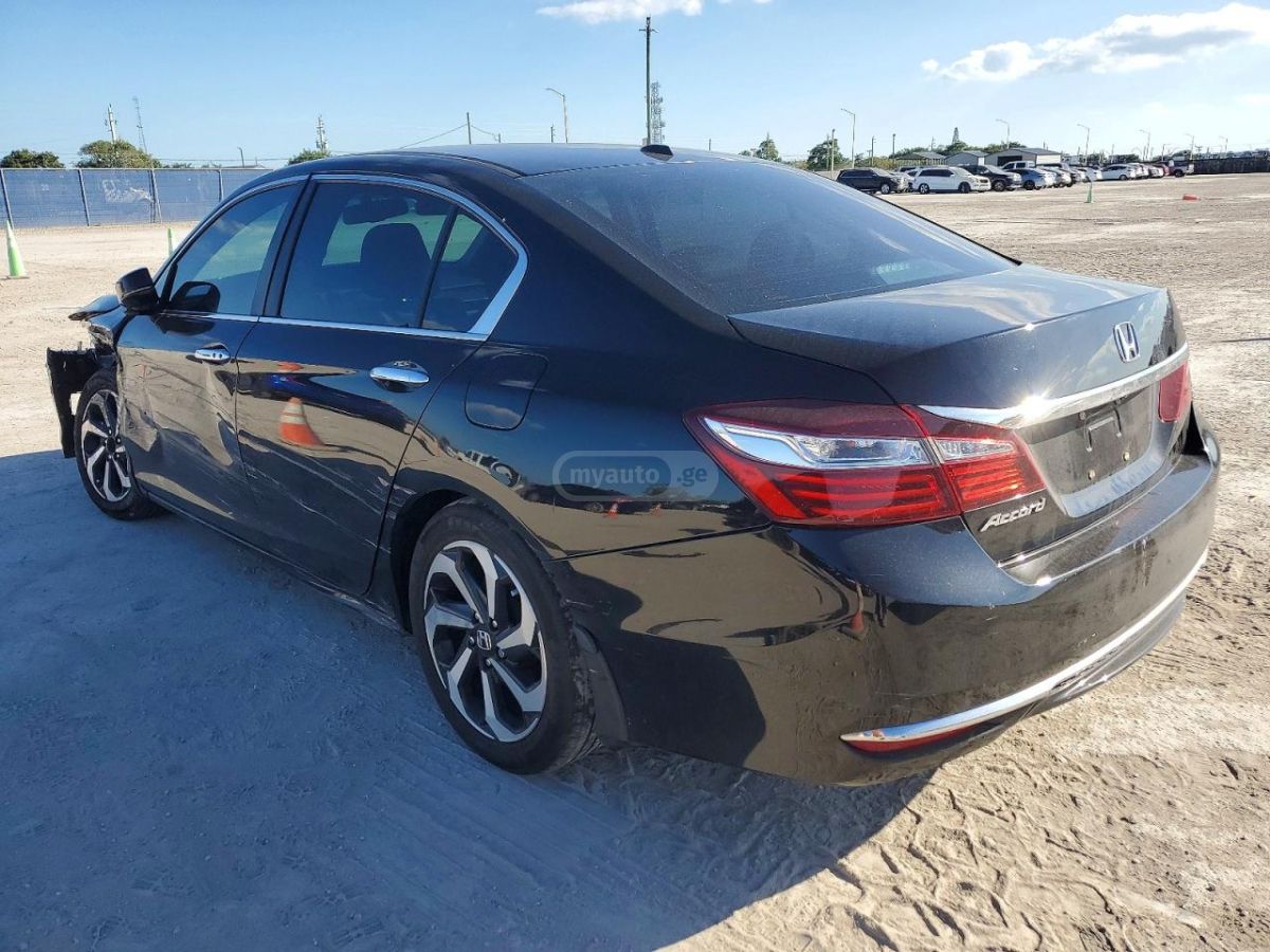 Honda Accord 2017 — photo 2