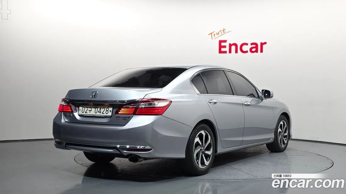 Honda Accord 2016 — photo 2