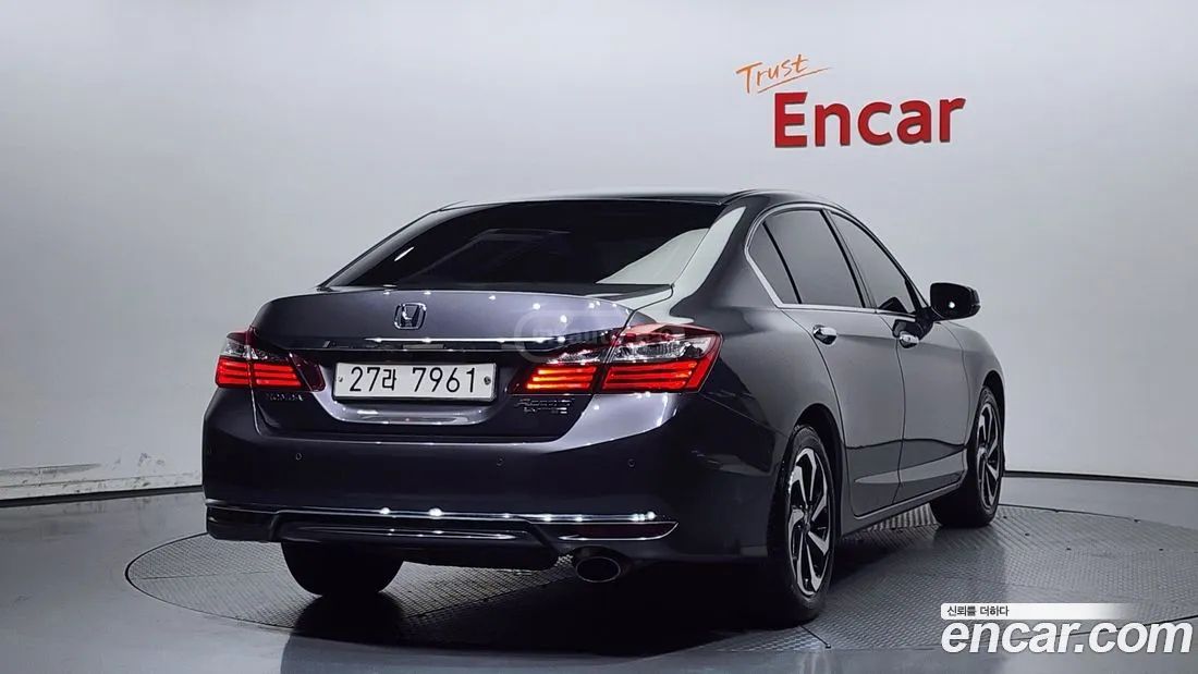 Honda Accord 2017 — photo 2