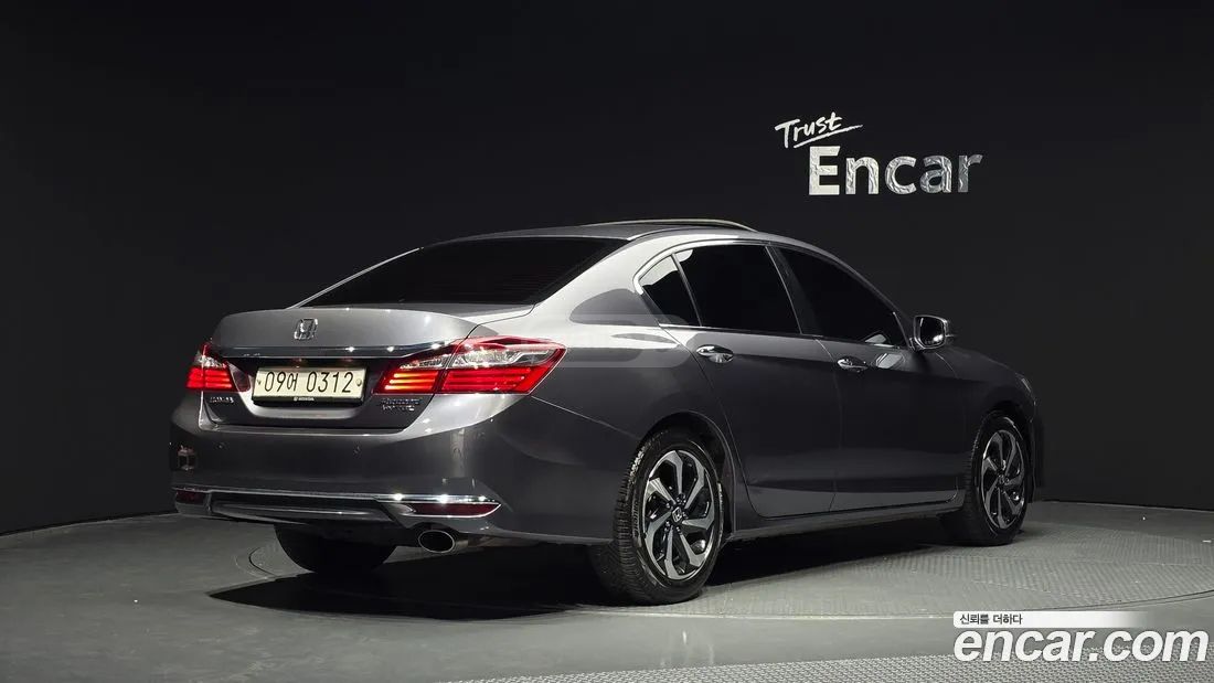 Honda Accord 2016 — photo 2