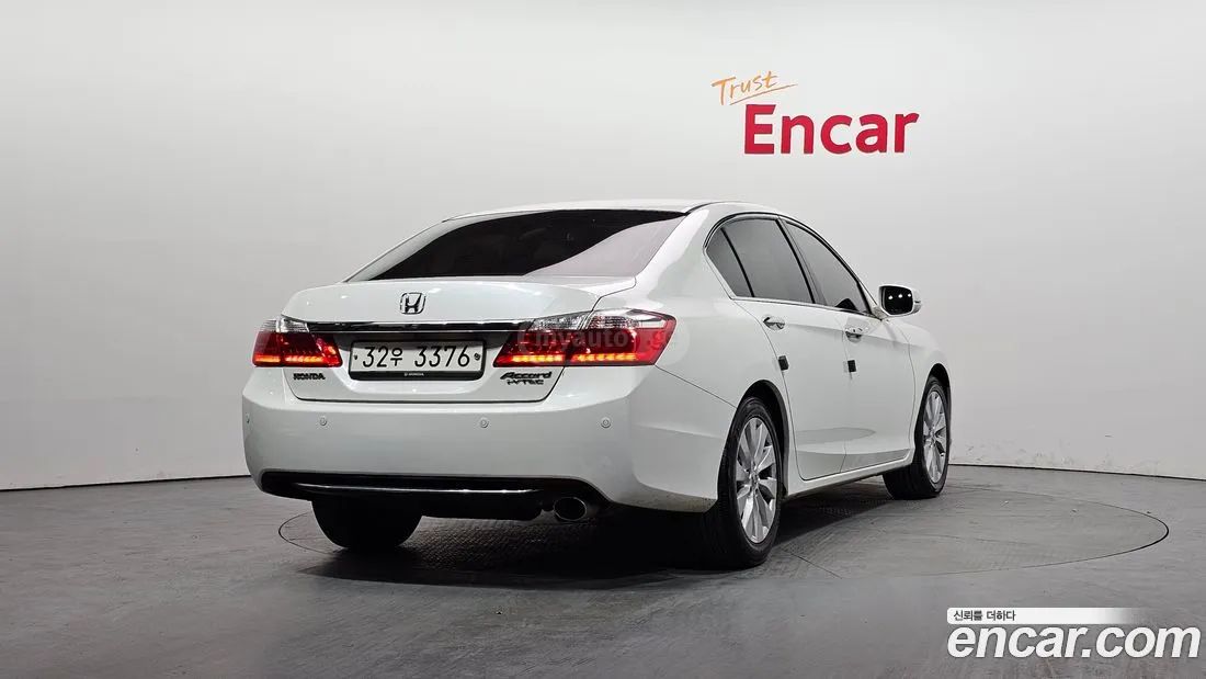 Honda Accord 2015 — photo 2