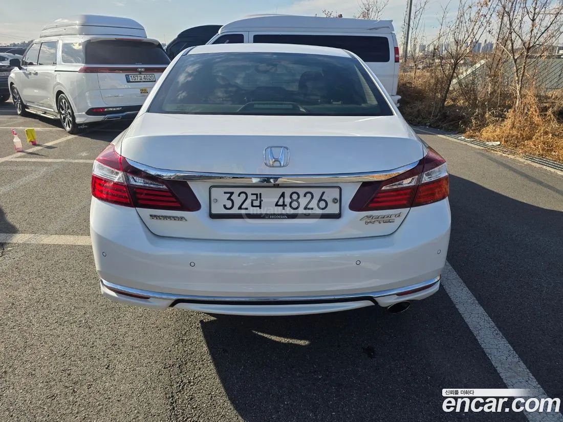Honda Accord 2017 — photo 2