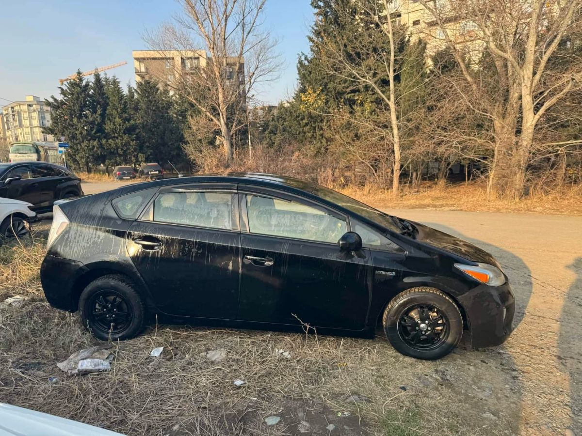 Toyota Prius 2012 — photo 2