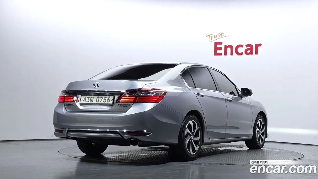 Honda Accord 2016 — photo 2