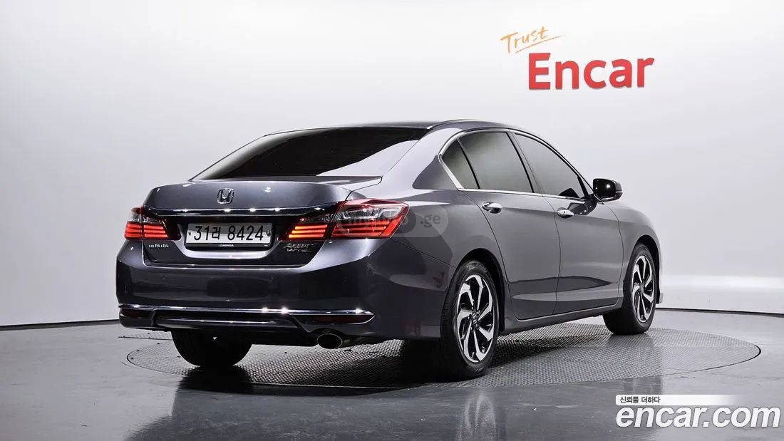 Honda Accord 2017 — photo 2
