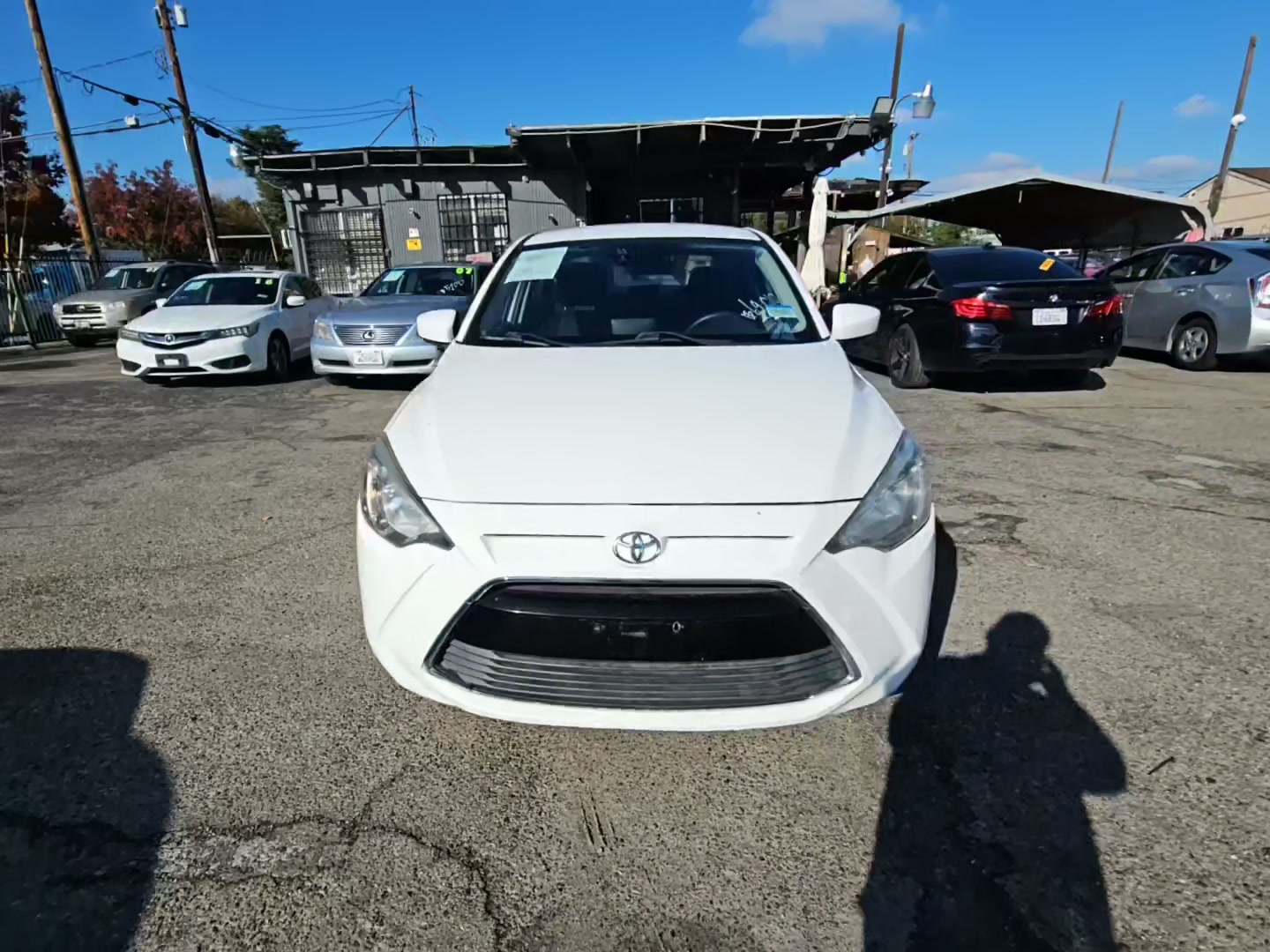 Toyota Yaris 2017 — photo 2