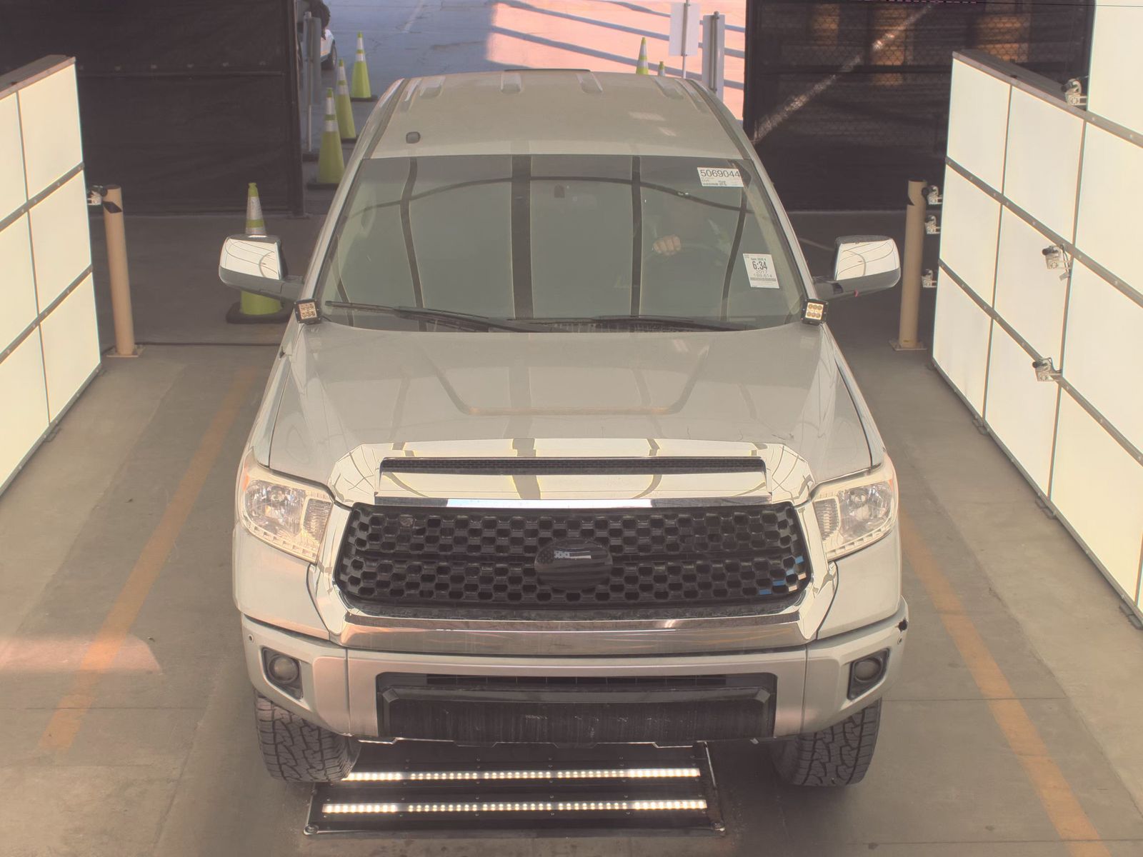 Toyota Tundra 2017 — photo 2