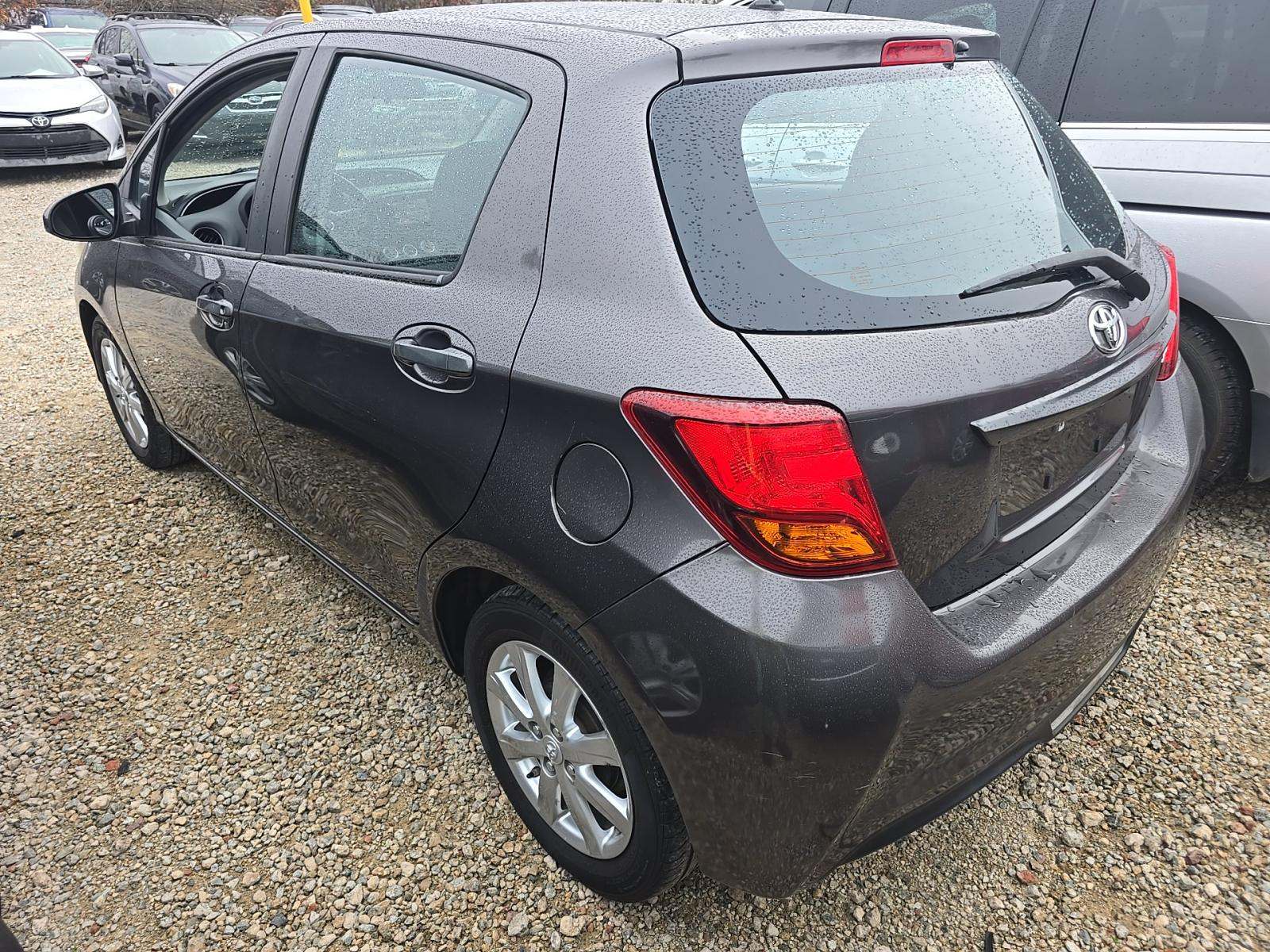 Toyota Yaris 2015 — photo 2