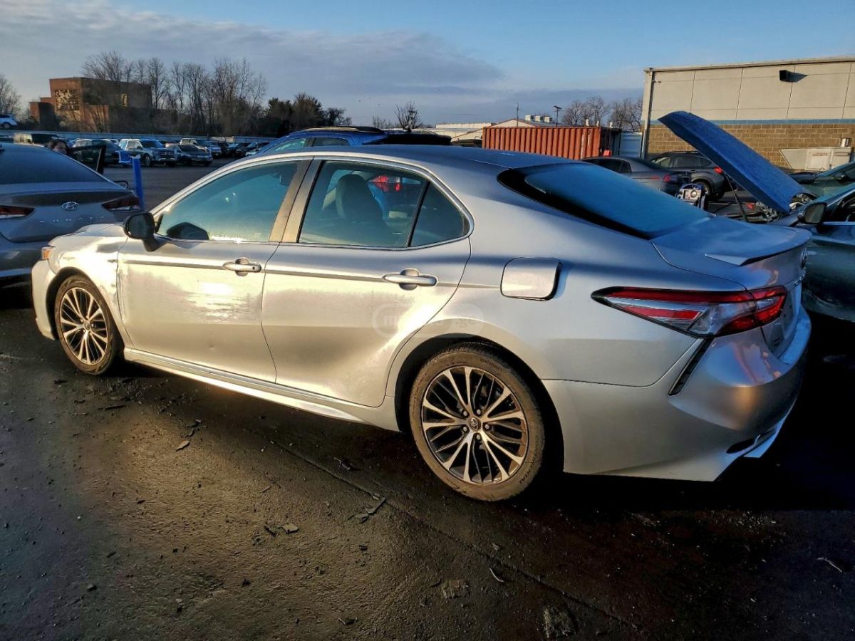 Toyota Camry 2018 — photo 2