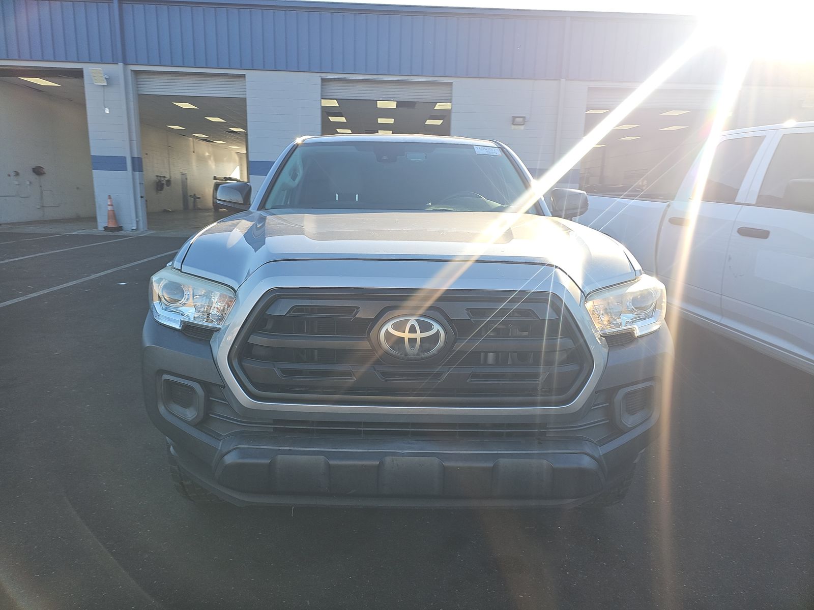 Toyota Tacoma 2019 — photo 2