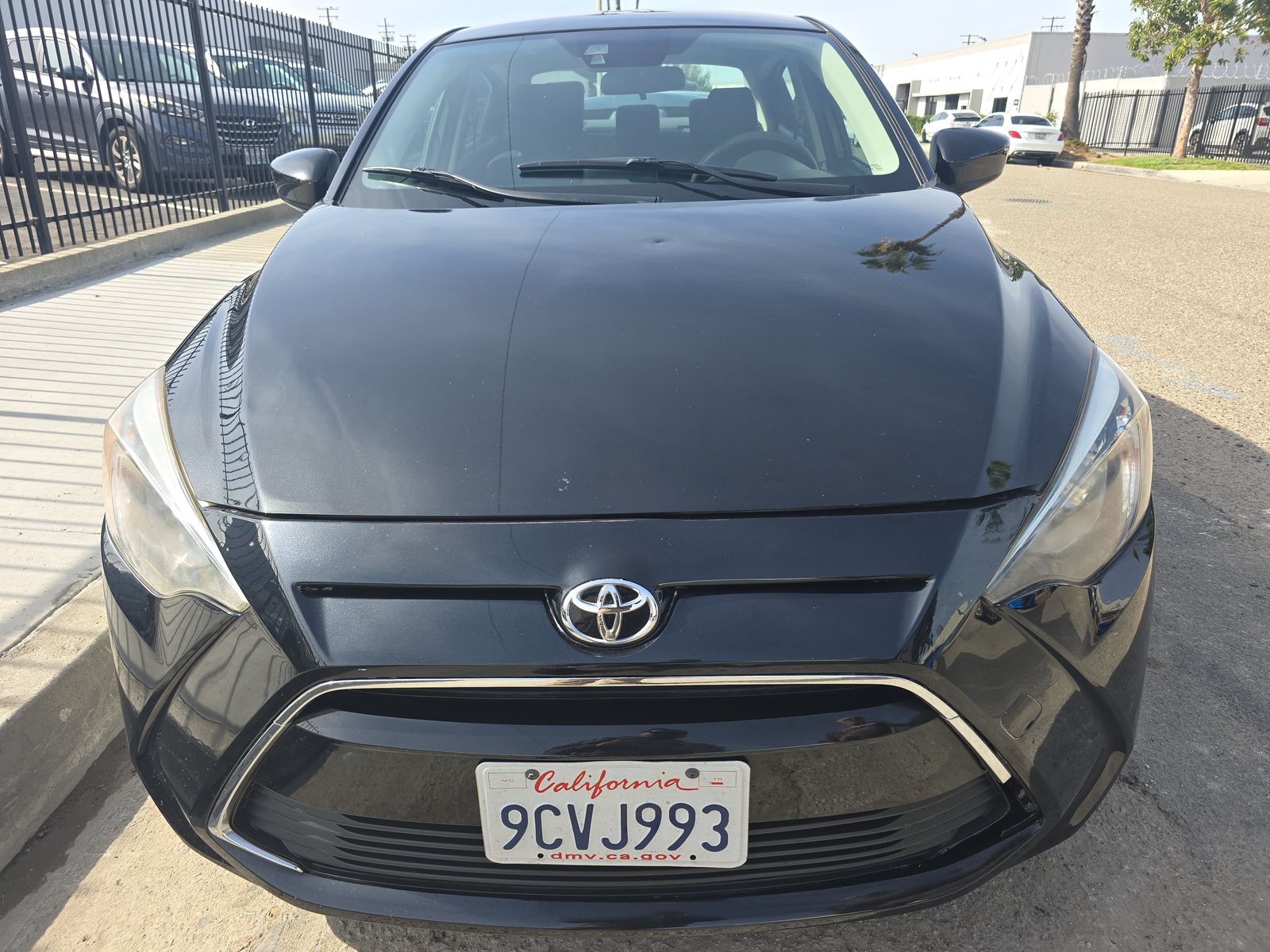 Toyota Yaris 2018 — photo 2