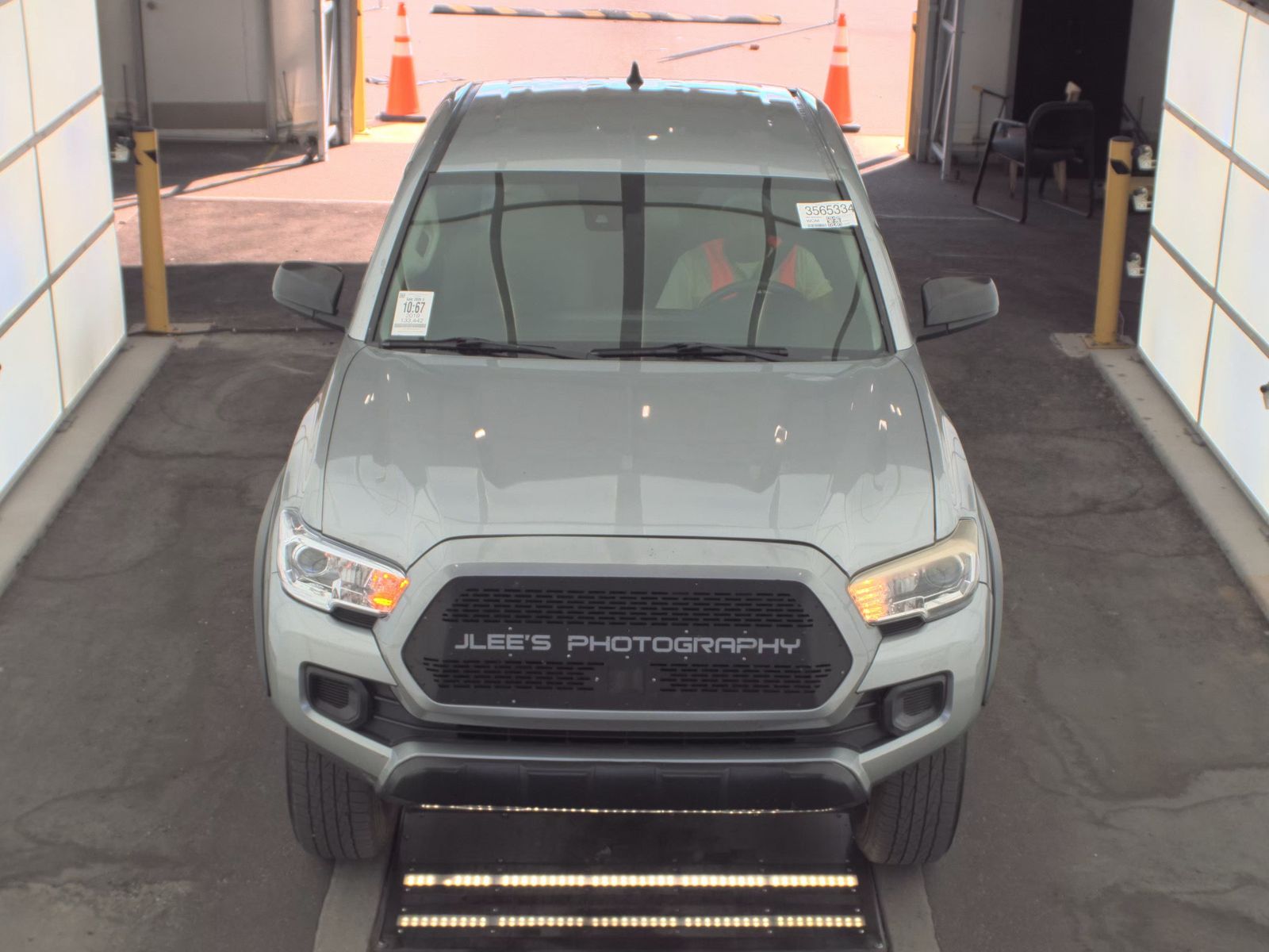 Toyota Tacoma 2019 — photo 2