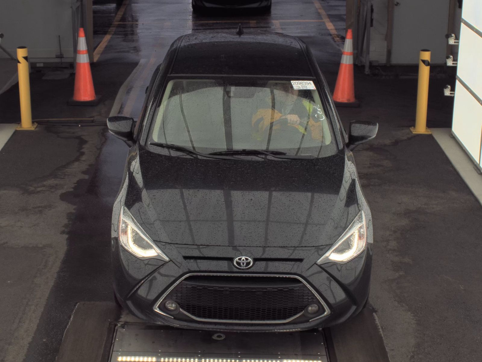 Toyota Yaris 2020 — photo 2