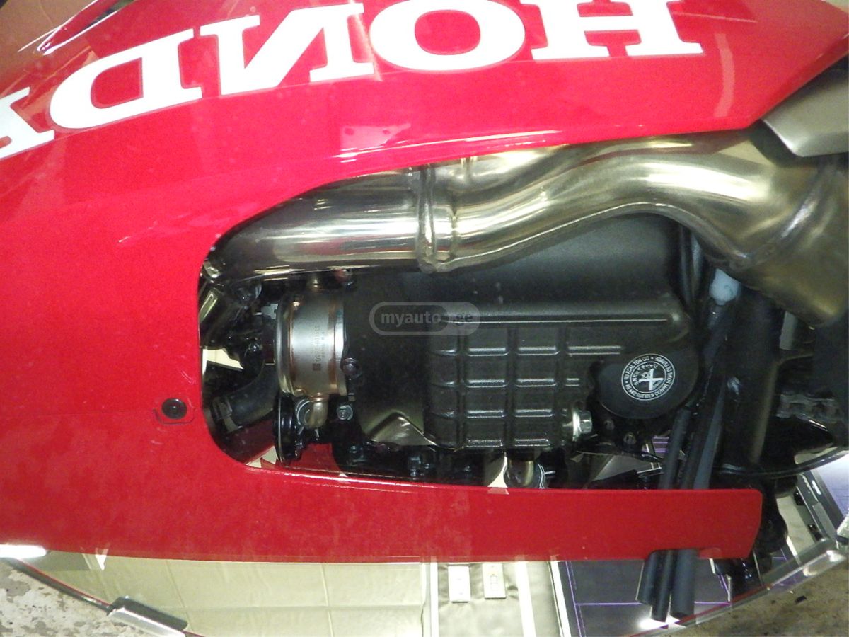 Honda CBR 600 RR 2025 — photo 2