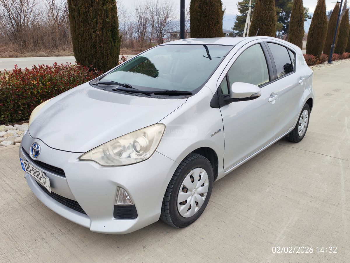 Toyota Aqua 2013 — photo 2