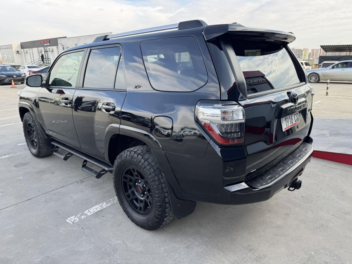 Toyota 4Runner 2023 — photo 2