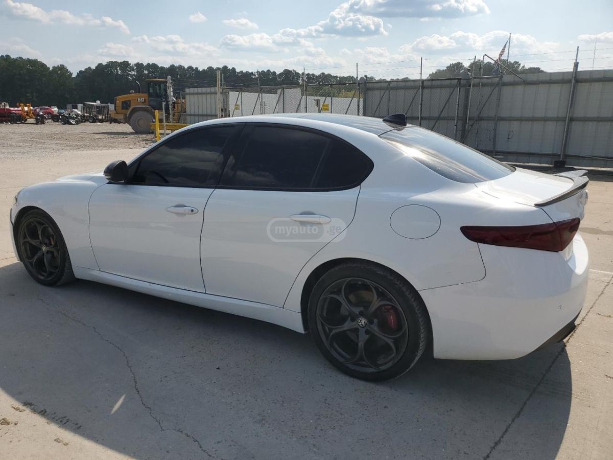 Alfa Romeo Giulia 2019 — photo 2