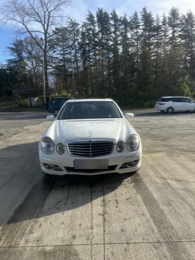Mercedes-Benz E 220 2009 — photo 2