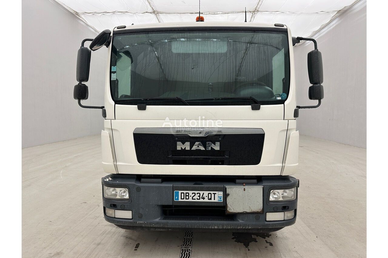 Isuzu 26.364 2013 — photo 2