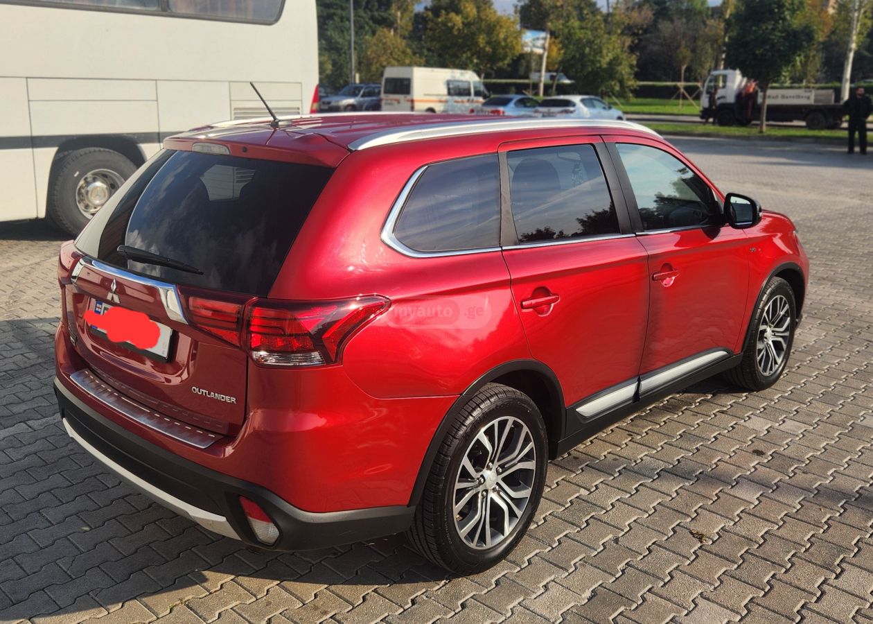 Mitsubishi Outlander 2016 — photo 2