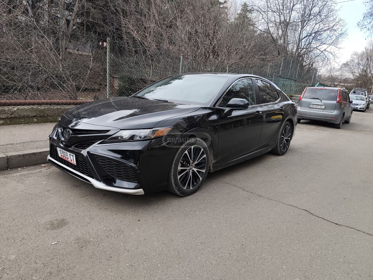 Toyota Camry 2018 — photo 2
