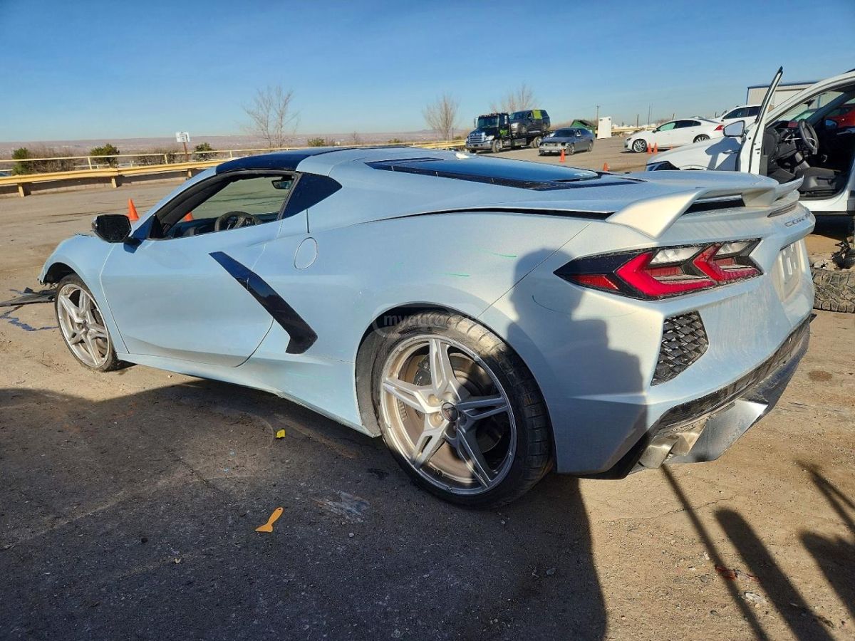Chevrolet Corvette 2021 — photo 2
