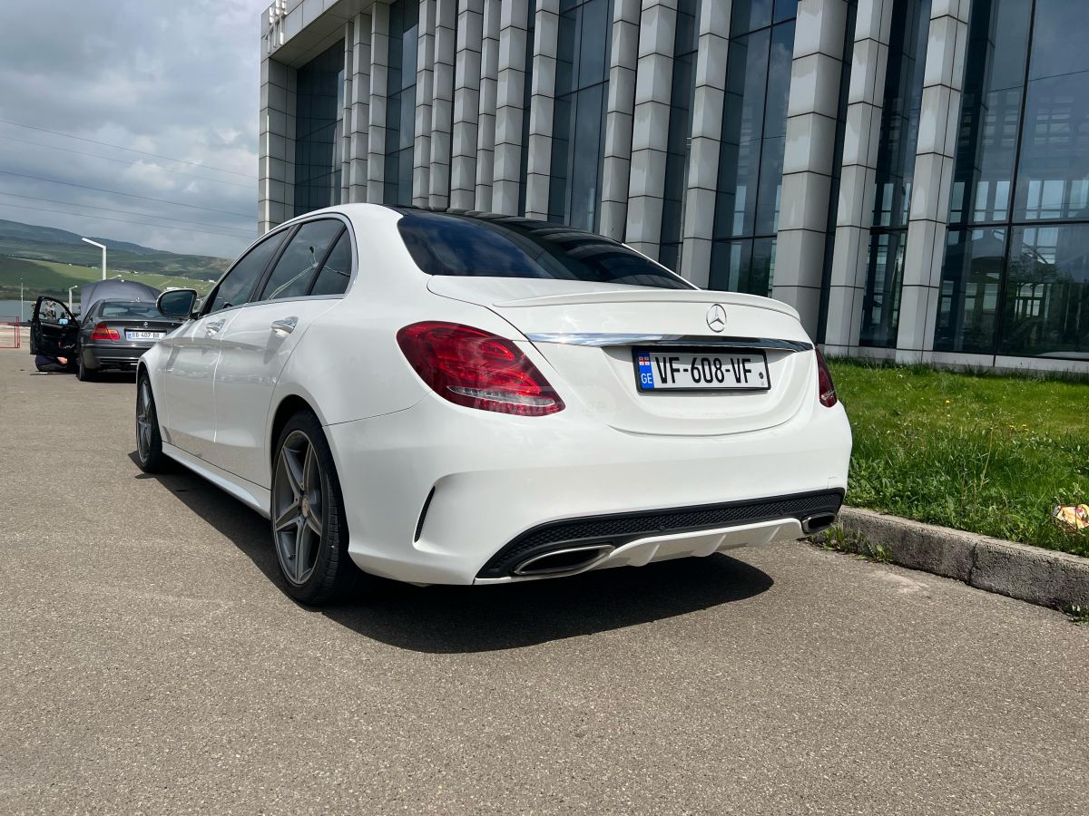 Mercedes-Benz C 300 2015 — photo 2