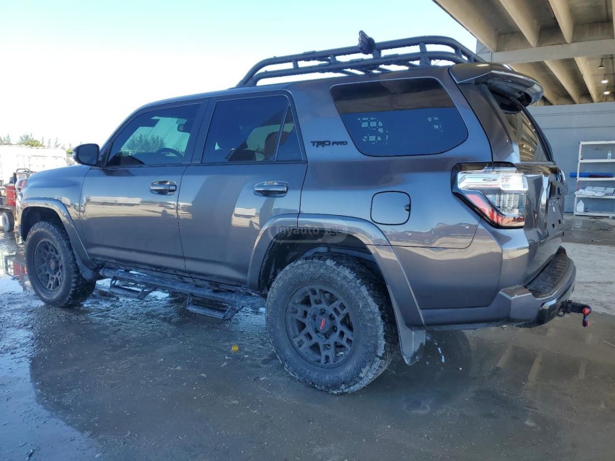 Toyota 4Runner 2023 — photo 2