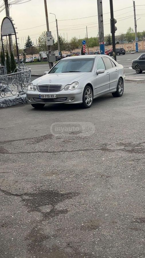 Mercedes-Benz C 230 2006 — photo 2