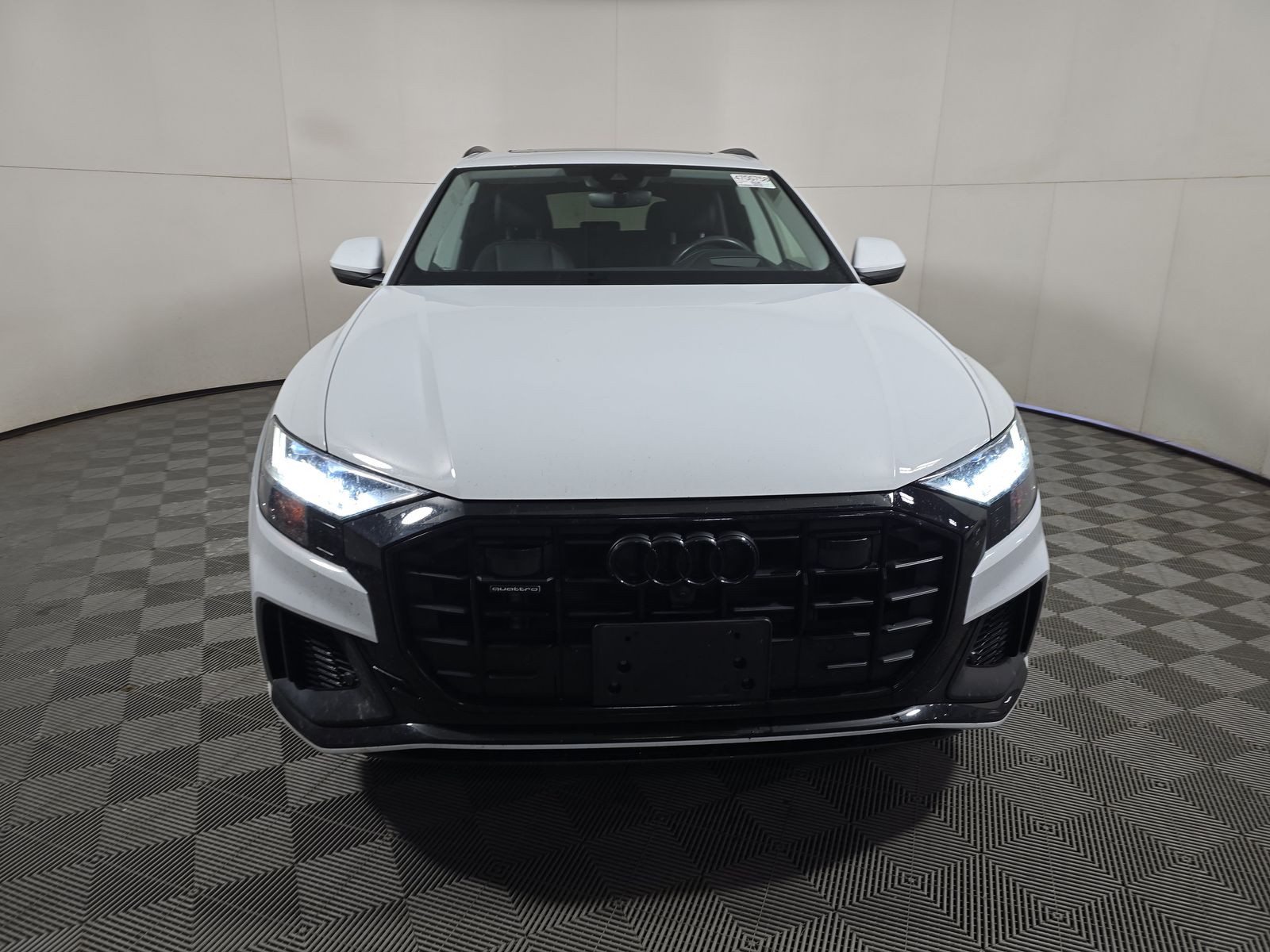 Audi Q8 2023 — photo 2