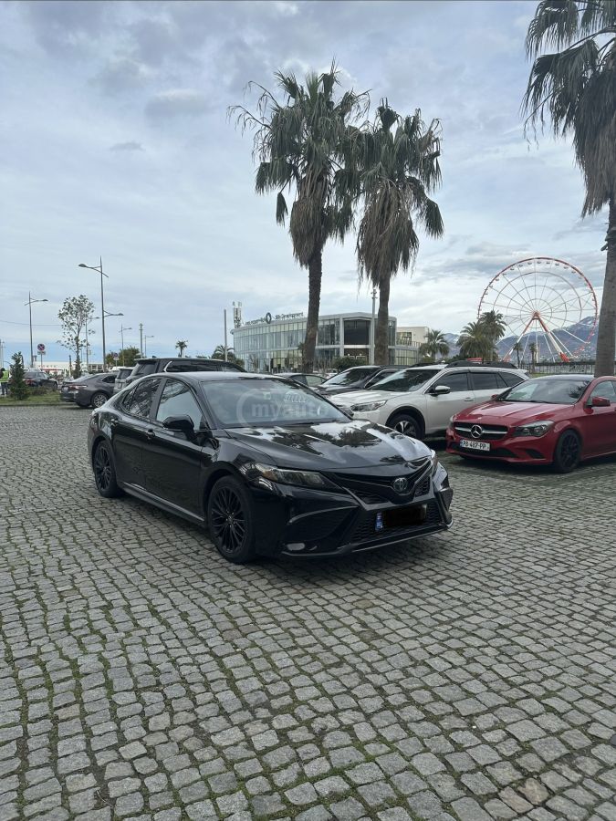 Toyota Camry 2022 — photo 2